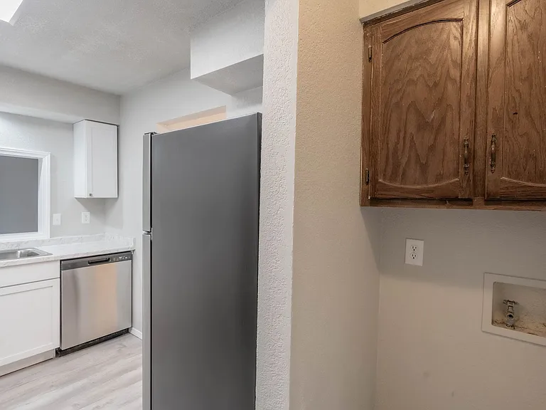1355 E 60th St Duplex — Photo 16
