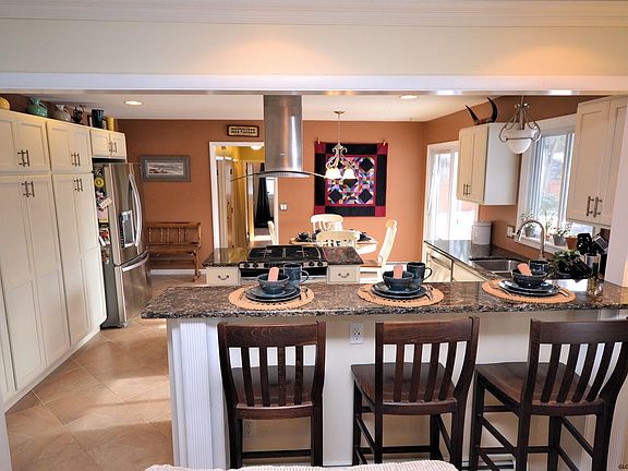 4th image of 7 Maplewood Dr