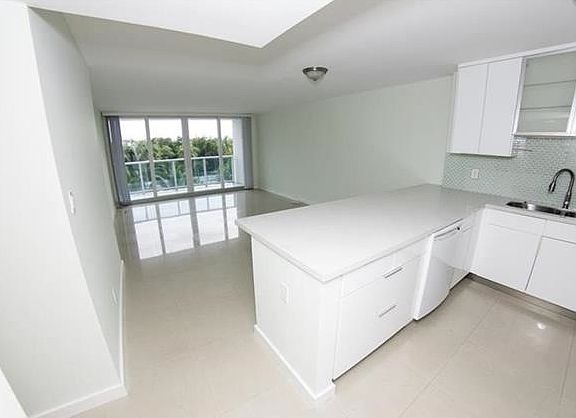 2nd image of 100 Bayview Dr APT 323