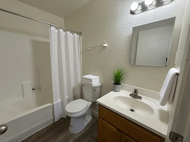 1018 N 22nd Pl #5 — Photo 3
