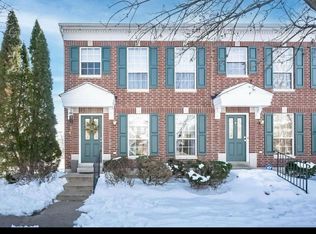 334 Heritage Commons Cir, O'Fallon, MO 63368