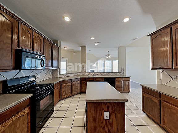 3rd image of 9132 Manana St