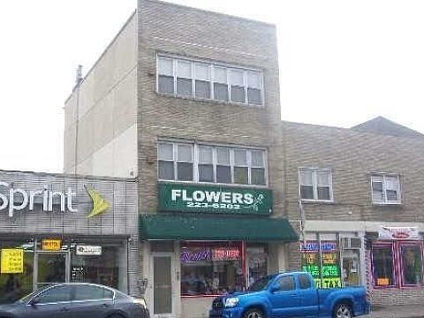 2nd image of 31 W Merrick Rd