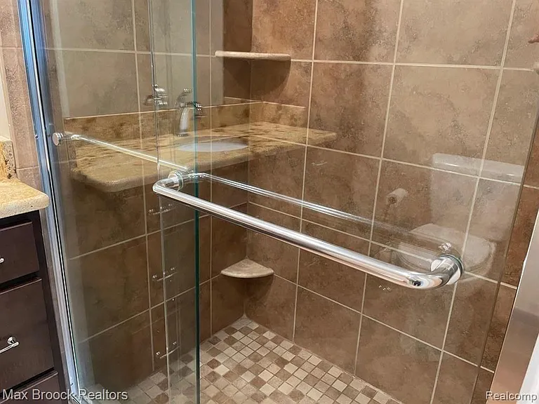 4585 Laurel Club Cir — Photo 14
