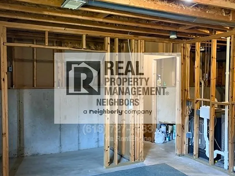 1636 Northbend Dr NE — Photo 33