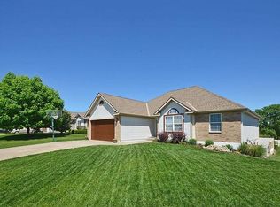 18009 Rollins Dr, Smithville, MO 64089