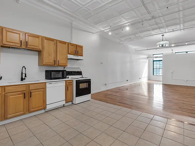 83 Main St #5 — Photo 3