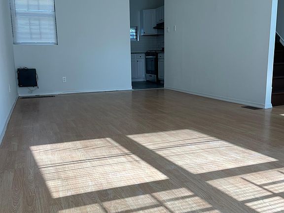 5th image of 904 N Carlisle St