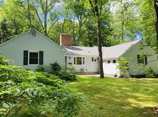 120 Red Gate Ln, Amherst, MA 01002