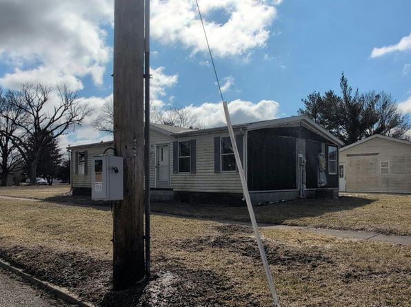 208 W North St, Ridge Farm, IL 61870