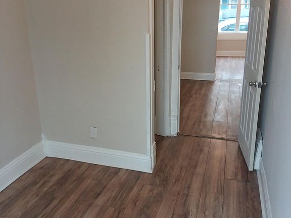 2nd image of 618 Minnehaha Ave E #1