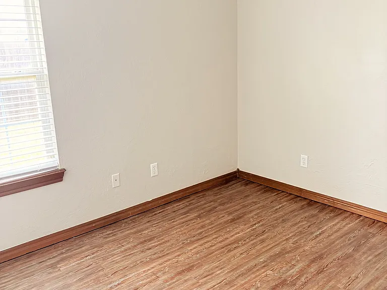 1209 Alma Dr — Photo 12