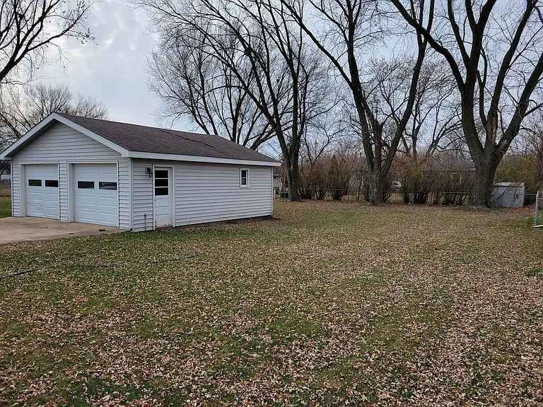 2023 Valley Park Dr — Photo 3