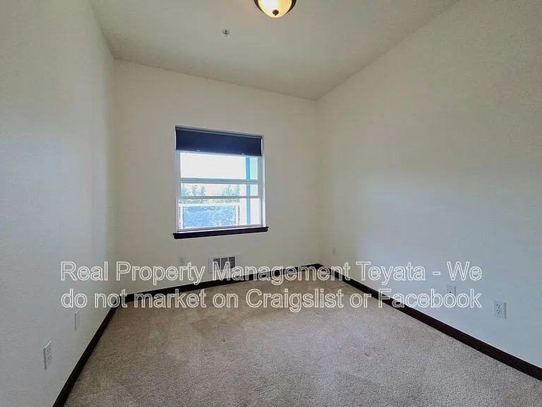 259 W Bakerview Rd #C401 — Photo 13