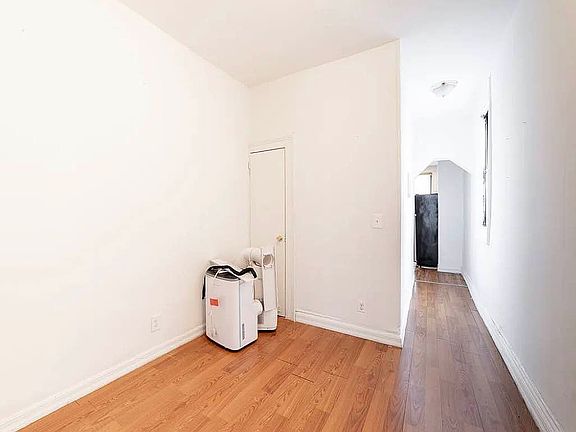 4th image of 103 Graham Ave #2R