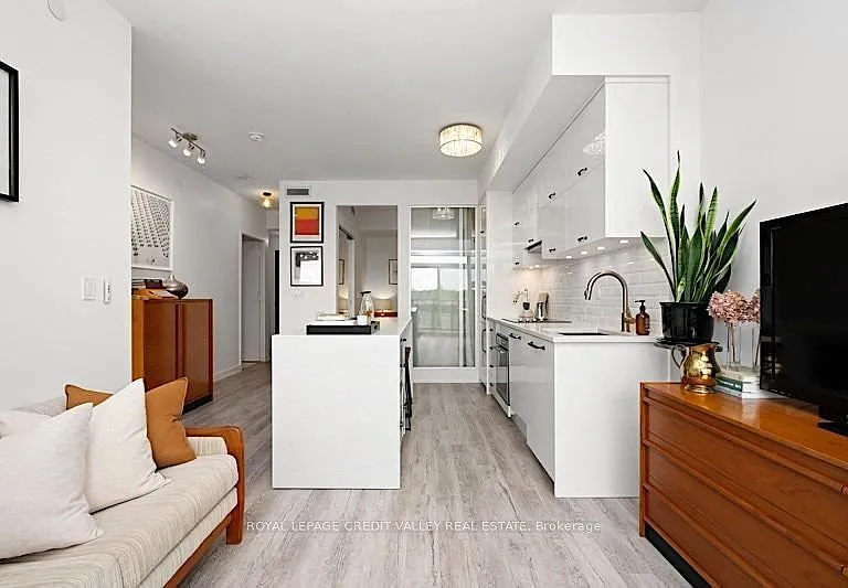 106 Dovercourt Rd #611 — Photo 14