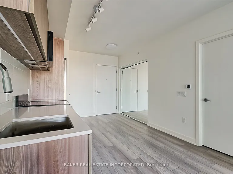 223 Redpath Ave #1111 — Photo 7