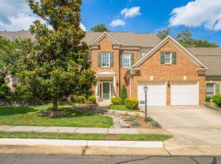 5229 Winter View Dr, Alexandria, VA 22312