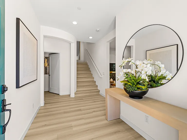 114 Cultivate — Photo 2