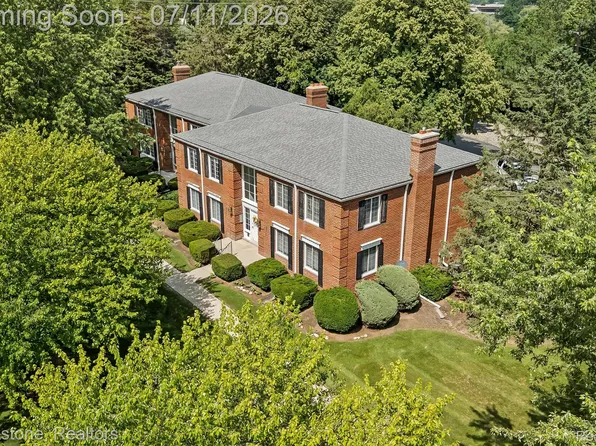 775 E Fox Hills Dr, Bloomfield Hills, MI 48304