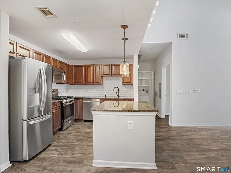 35 W Broad St #404 — Photo 4