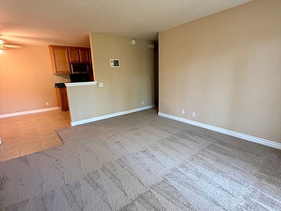 4th image of 9969 Erma Rd Unit 205