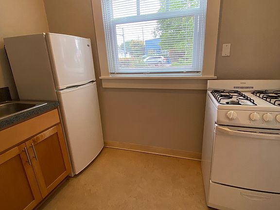5th image of 2345 NE Sandy Blvd APT 11
