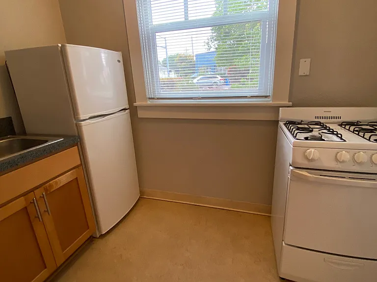 2345 NE Sandy Blvd #11 — Photo 6