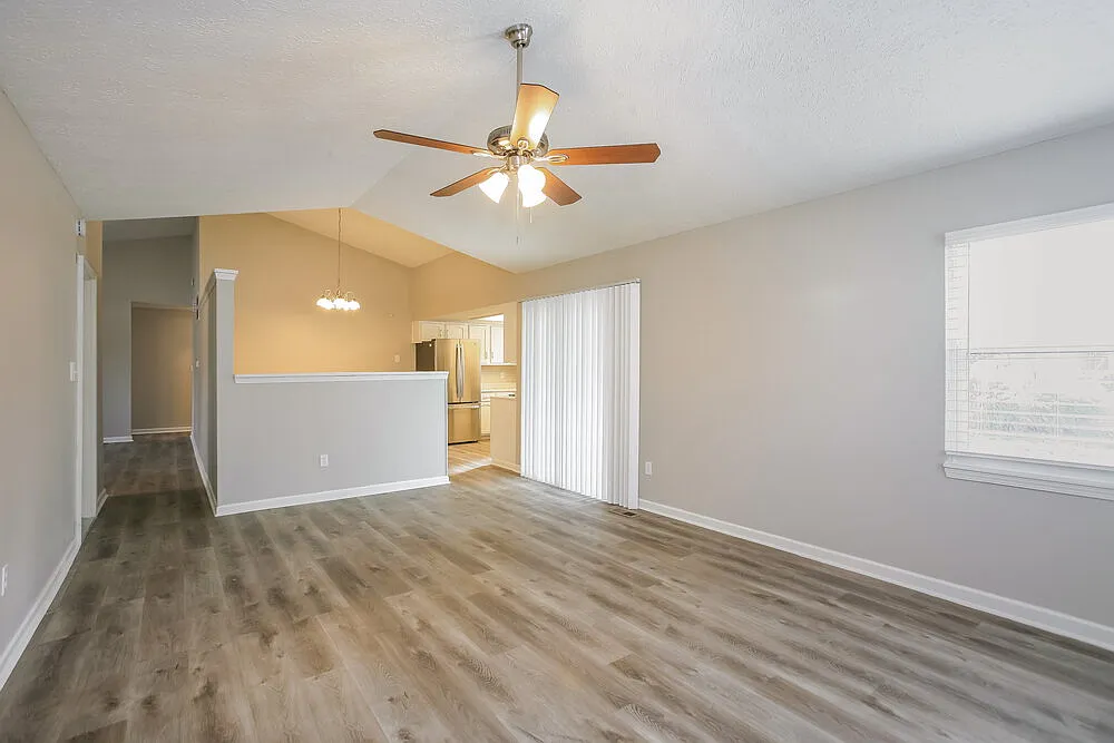 3 bed, 2.0 bath, 1549 sqft, $2,145 — Photo 4