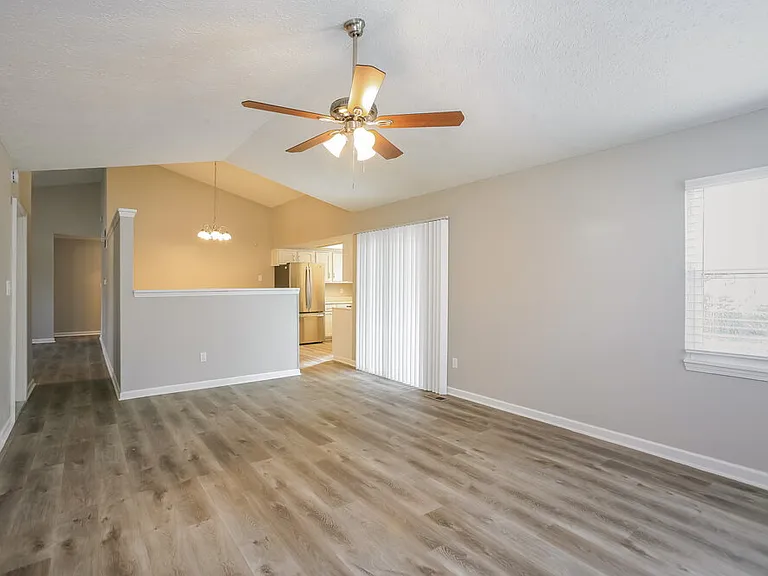 7809 Hampton Pl — Photo 4