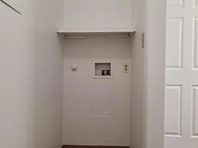 Totally Updated 2 Bedroom Apt. off Cul-de-sac in Rio Rancho — Photo 21