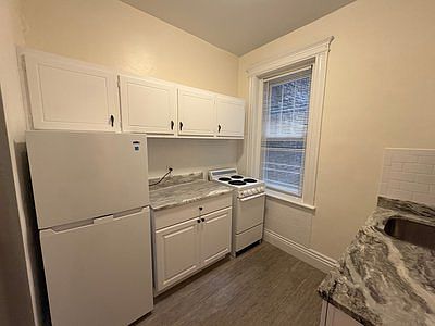 5th image of 37 Park Dr #7