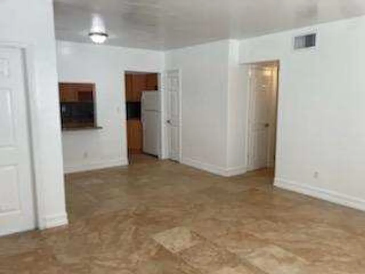 Building Photo - 3011 N Andrews Ave