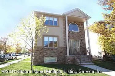 7266 Hylan Boulevard in Tottenville