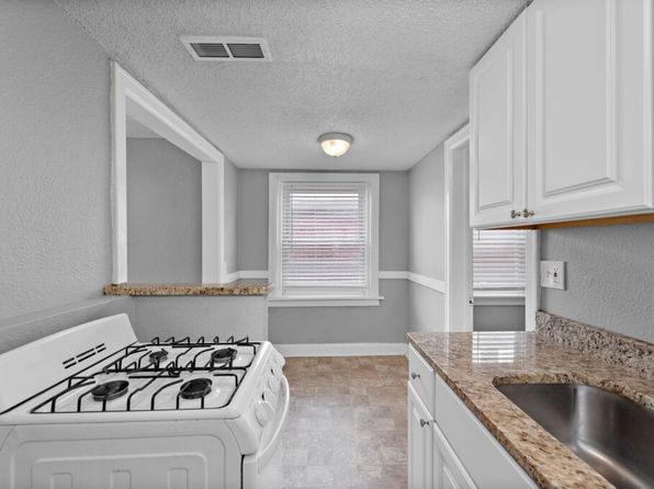 3022-3024 McGee St #303