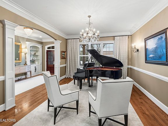 3rd image of 728 Cheowa Cir