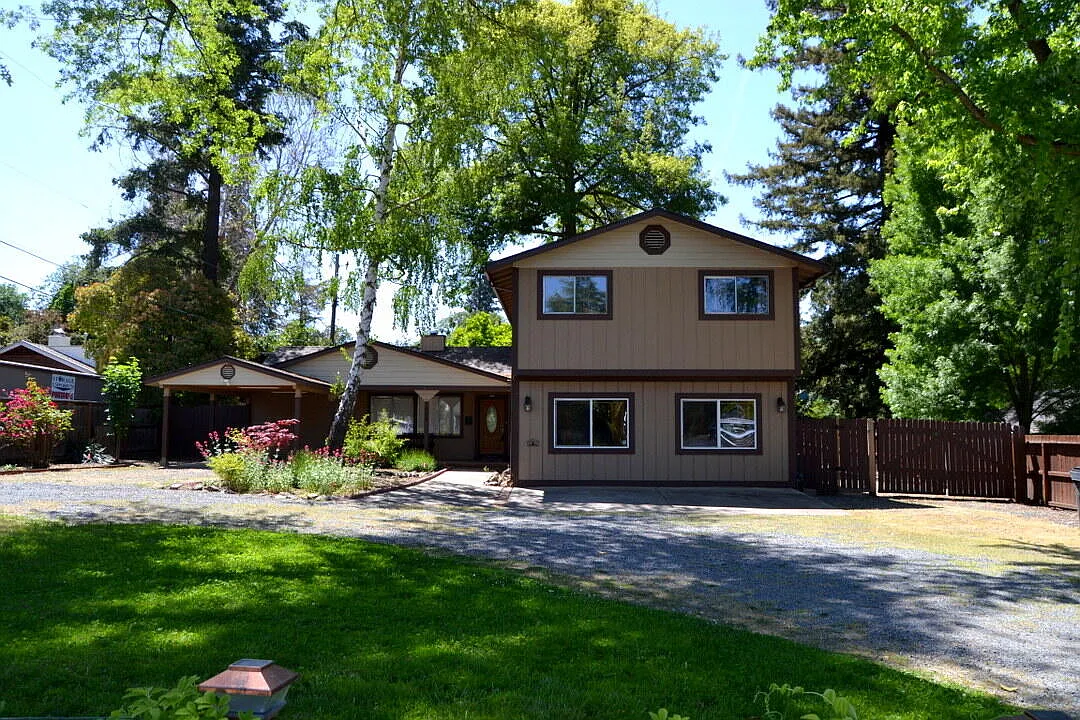 1604 Crown Ave photo 1