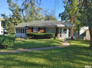 1323 Harrison Dr, Clinton, IA 52732