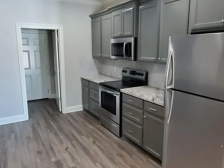 779 Dewey St — Photo 2
