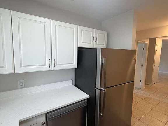4th image of 8 Scotch Pine Dr #186