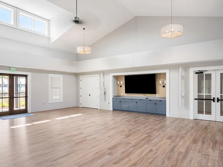 619 Southview Ln — Photo 25