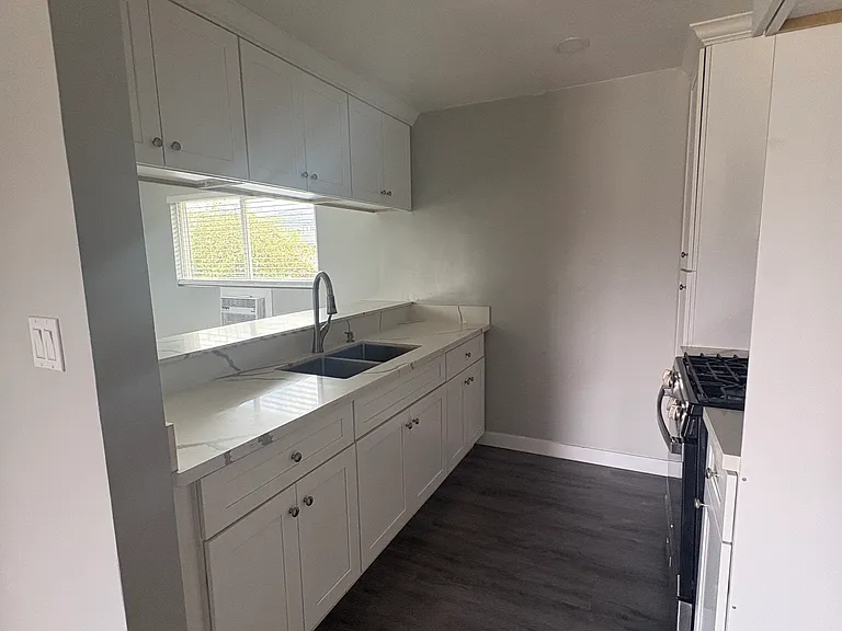658 Scott Pl #6 — Photo 1