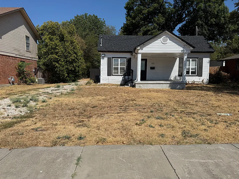 333 Maple St