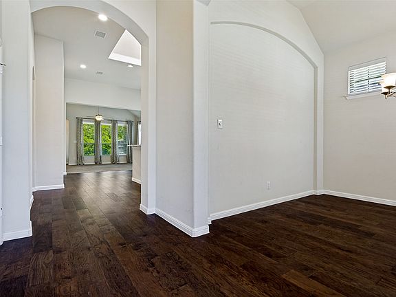 3rd image of 4025 Hawthorne Dr