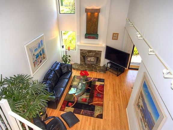 2nd image of 102 Lorain Pl