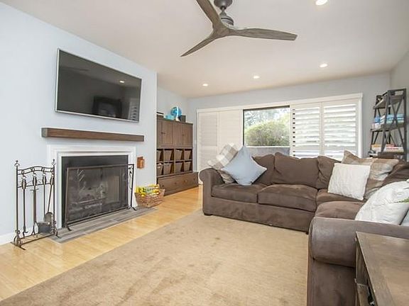 3rd image of 1031 Cherry Ave APT 4