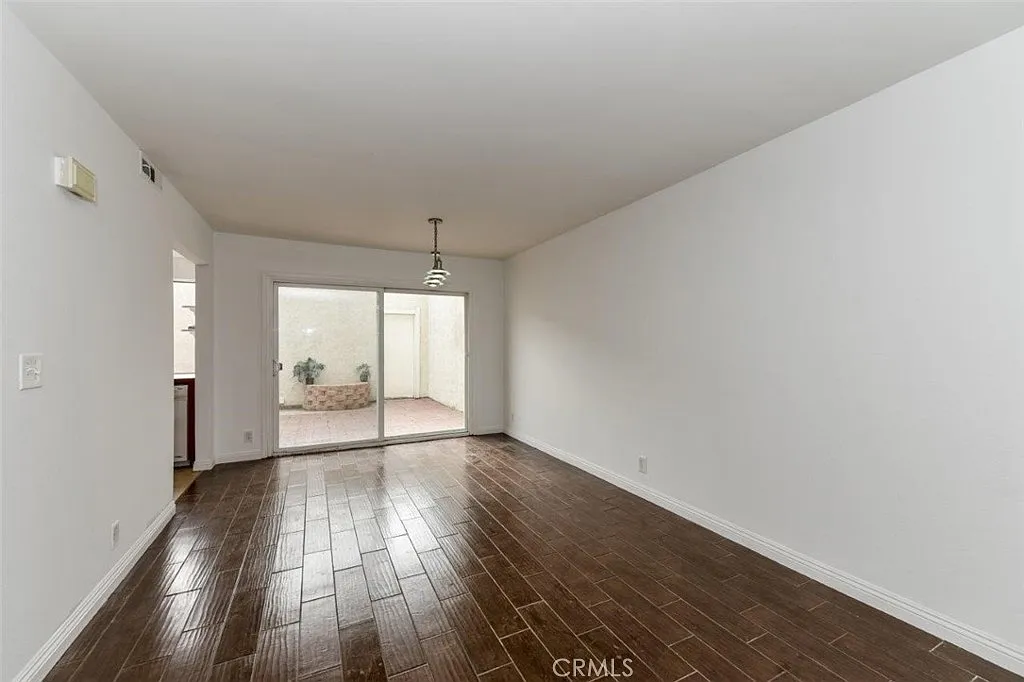 2 bed, 2.5 bath, 1295 sqft, $2,900 — Photo 4