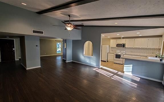 2nd image of 4813 Sprucewood Ln