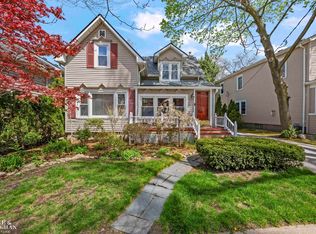 190 Lakeview Ave, Grosse Pointe Farms, MI 48236