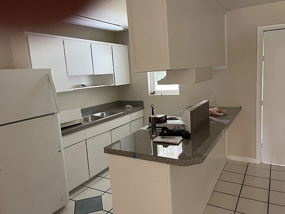 3rd image of 716 Colfax Dr